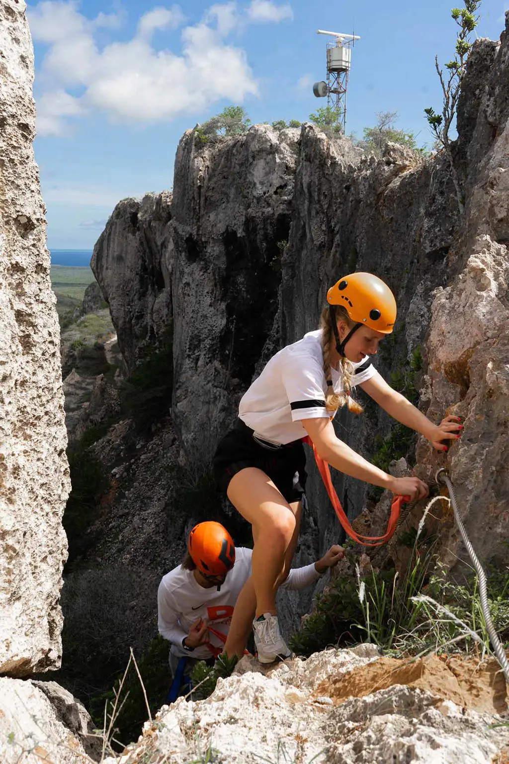 Abseiling-Rock-Climbing-Curacao-1_