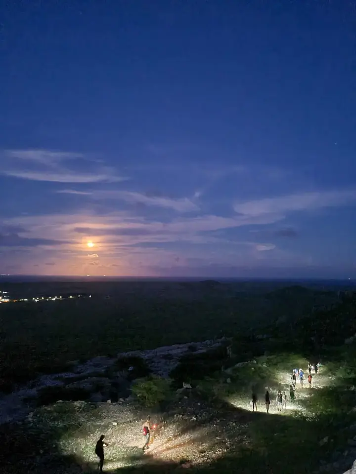 Full_Moon_Tour_Rock_Climbing_(1)_-_Verkleind
