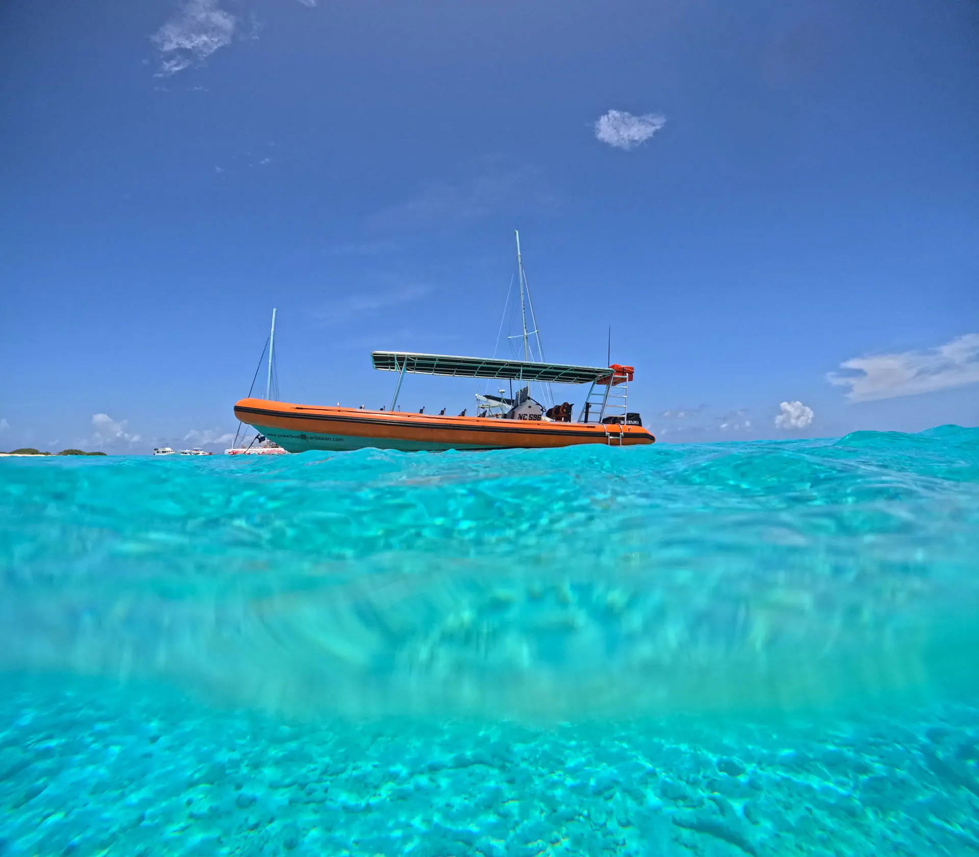 Powerboat_Tour_Klein_Curacao_(6)_-_verkleind