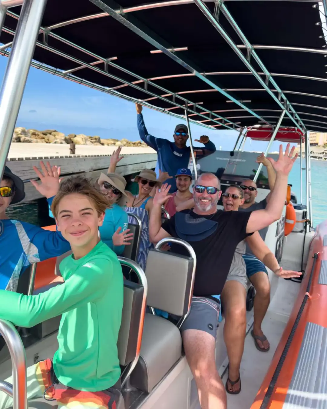 Powerboat_tour_(3)_-_Verkleind