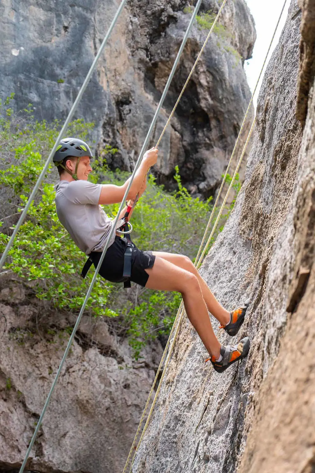 Rock-Climbing-abseilen