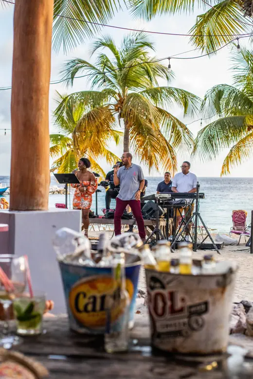 Happy hour - Blue bay