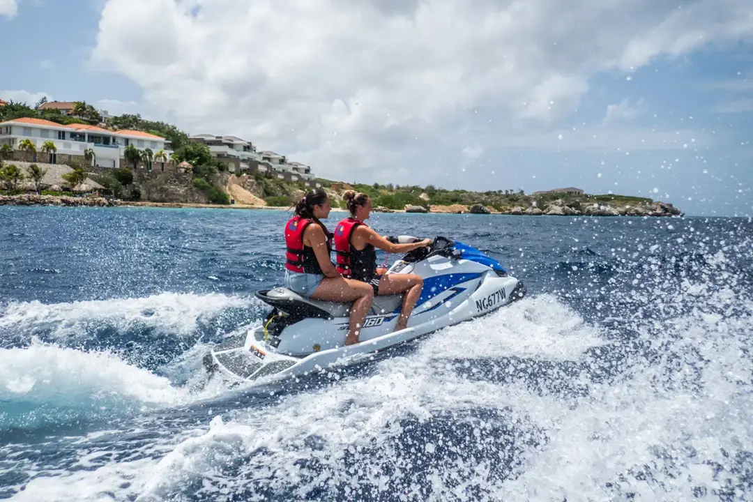 blue_finn_jet_ski_verkleind_2_per