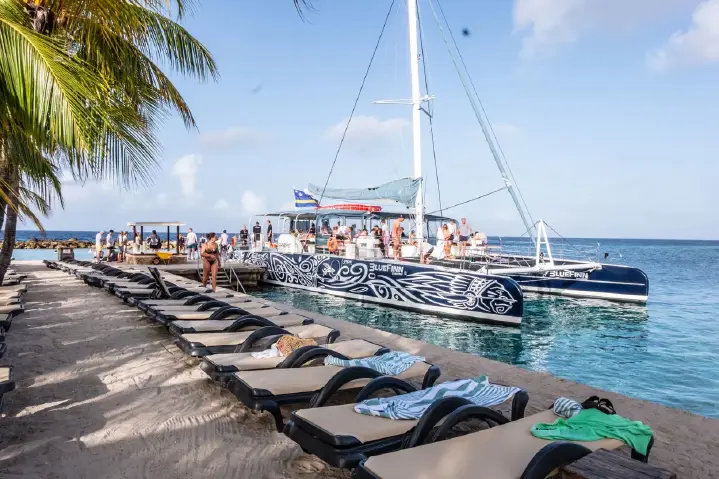 /book-tours/Blue-Finn/Blue-Finn-Klein-Curacao-2.jpg