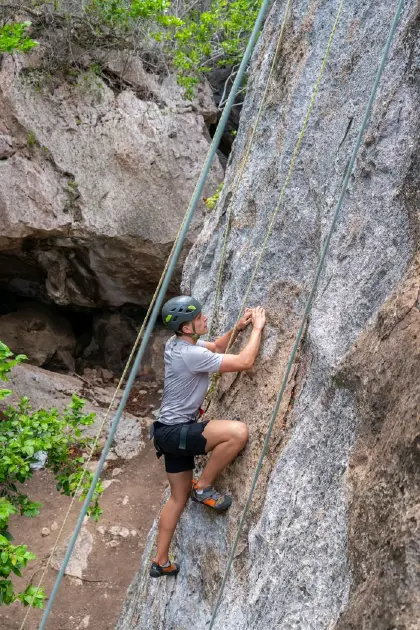 /book-tours/Rock-Climbing-Curacao/Rock-Climbing-12.webp