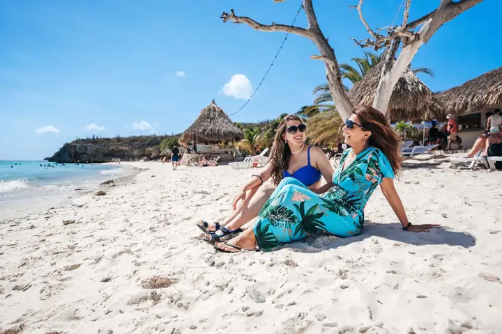 Passeio de Dia pelas Praias do Oeste de Curacao de Ônibus | Irie Tours Curacao