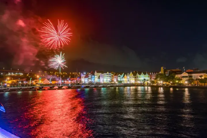 fireworks-bridge-buildings-e1481838927725