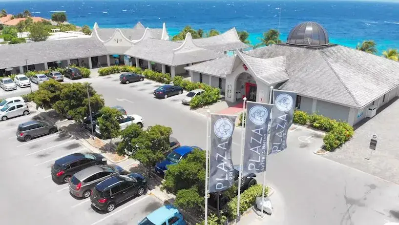Papagayo Beach Plaza op Jan Thiel met winkels en restaurants